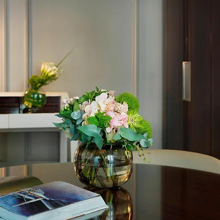 Renaissance Nobel Tour Eiffel Hotel