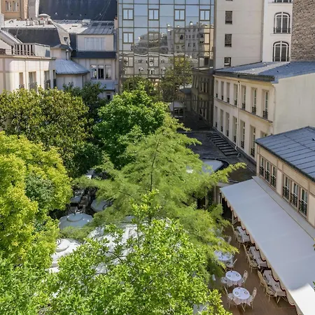 Renaissance Nobel Tour Eiffel Hotel