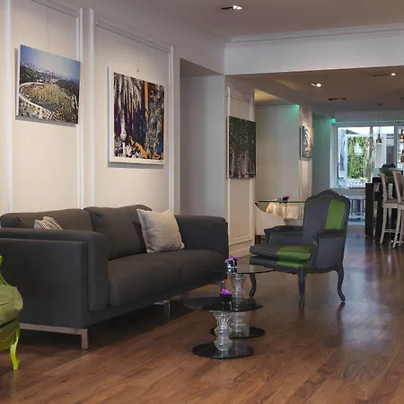 Renaissance Nobel Tour Eiffel