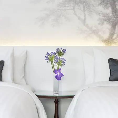 Renaissance Nobel Tour Eiffel