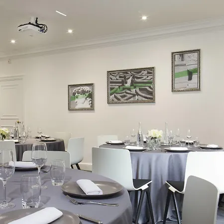 Renaissance Nobel Tour Eiffel