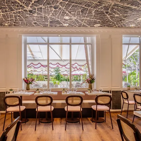 Renaissance Nobel Tour Eiffel 4*