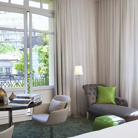 Renaissance Nobel Tour Eiffel Hotel 4*