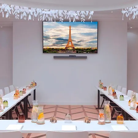 Renaissance Nobel Tour Eiffel Szálloda 4*