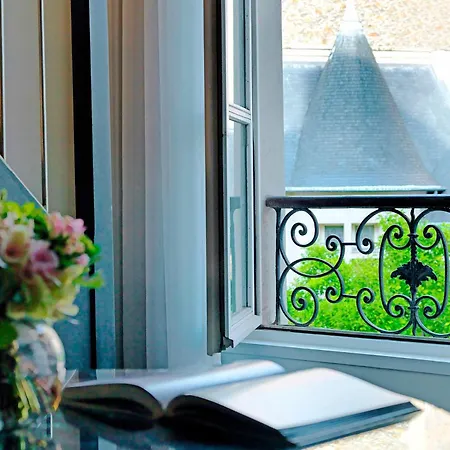 فندق Renaissance Nobel Tour Eiffel 4*