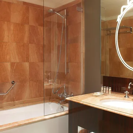 Renaissance Nobel Tour Eiffel Hotel 4*