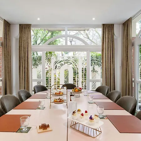 Renaissance Nobel Tour Eiffel 4* باريس