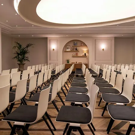 Renaissance Nobel Tour Eiffel Szálloda 4*