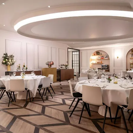 Renaissance Nobel Tour Eiffel 4* باريس