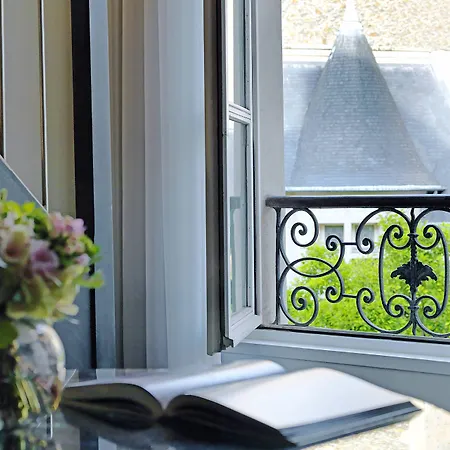 Renaissance Nobel Tour Eiffel 4*