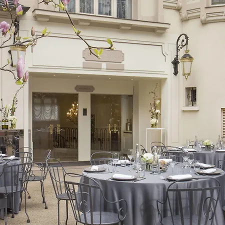 Renaissance Nobel Tour Eiffel Parijs