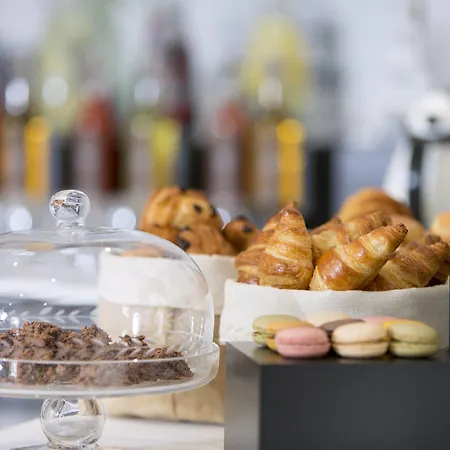 Renaissance Nobel Tour Eiffel Hotel 4*