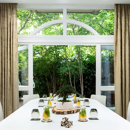 Renaissance Nobel Tour Eiffel Hotel