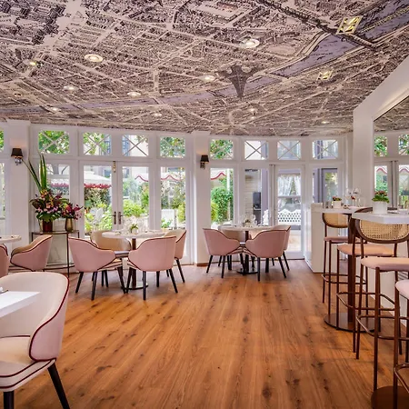 Renaissance Nobel Tour Eiffel 4*