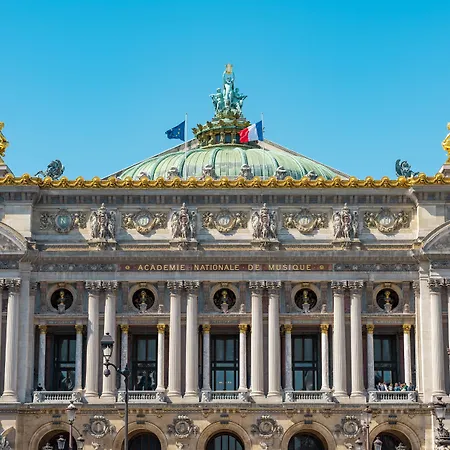 Renaissance Nobel Tour Eiffel