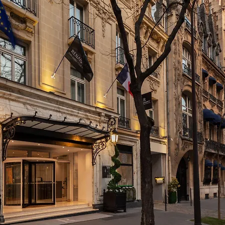 Renaissance Nobel Tour Eiffel