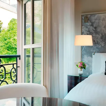 Renaissance Nobel Tour Eiffel Hotel