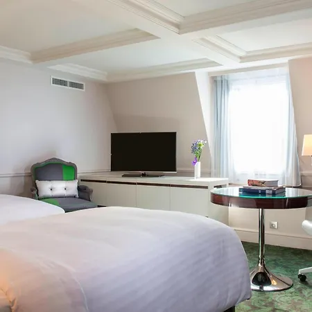 Renaissance Nobel Tour Eiffel Отель 4*