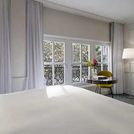 ホテル Renaissance Nobel Tour Eiffel パリ