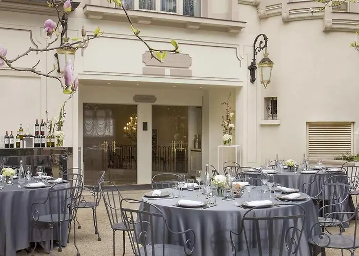 Hotel Renaissance Nobel Tour Eiffel 4*