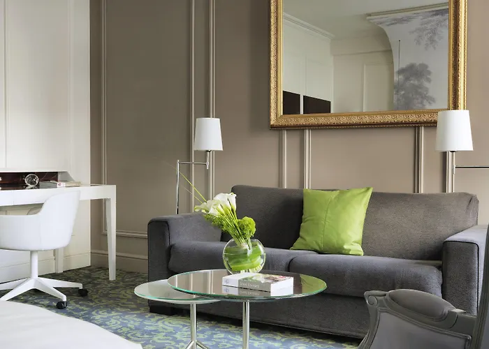 Hotel Renaissance Nobel Tour Eiffel 4*